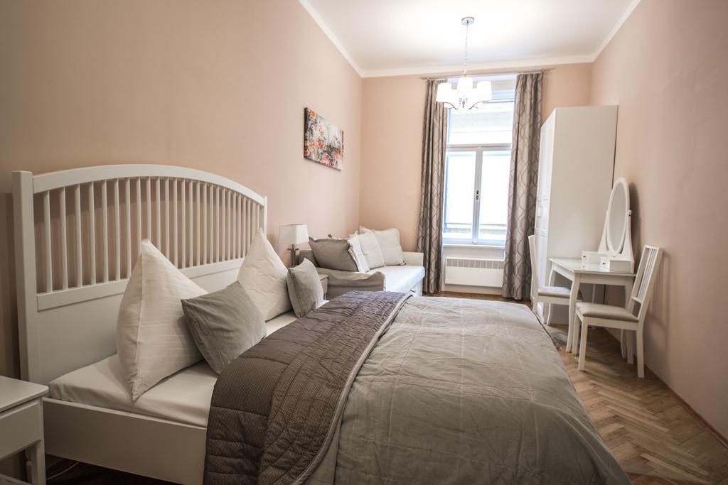 Colonial Ruterra 2Bdr Apartment Прага Екстериор снимка